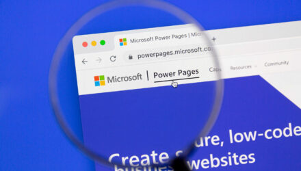 Overview of Microsoft Power Pages features, benefits, and drawbacks for business websites.