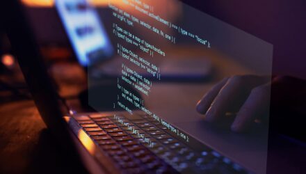 Comparison of custom software development and system integration processes.