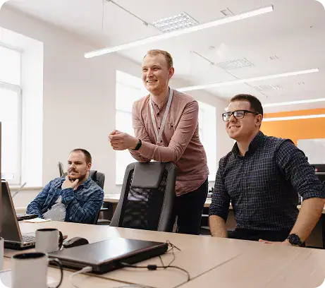 Team Collaboration in Modern Office | i3solutions US-based Microsoft Dataverse consulting team collaborating on enterprise solution design and architecture.