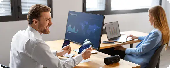 IT Governance & Control Service Team Meeting | i3solutions Team monitoring governance controls and audit-ready visibility across Microsoft environments and enterprise workloads.