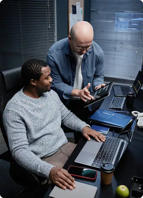 Digital Transformation Solutions Collaboration | i3solutions Senior consultant evaluating technology readiness and governance gaps during a digital transformation strategy assessment.